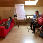 Ned Luberecki demonstrates his laid back approach to a banjo class
