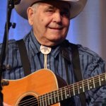 Aubrey Holt with Wildwood Valley Boys at the 2013 SOIMF - photo by Bill Warren